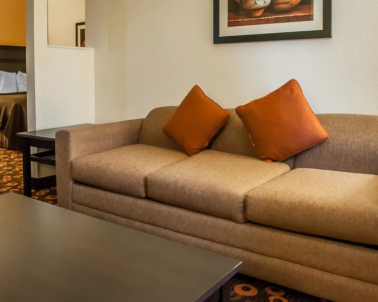 Econo Lodge Inn & Suites Santa Fe South hotel detail image 6
