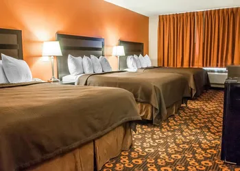 Econo Lodge Inn & Suites Santa Fe South hotel thumbnail 8
