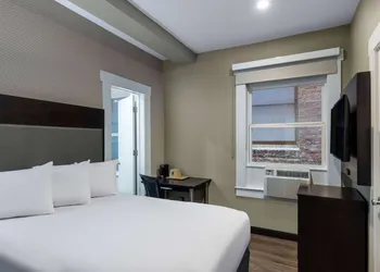 Super 8 by Wyndham San Francisco/Union Square Area hotel thumbnail 7