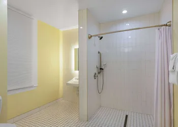 Super 8 by Wyndham San Francisco/Union Square Area hotel thumbnail 8