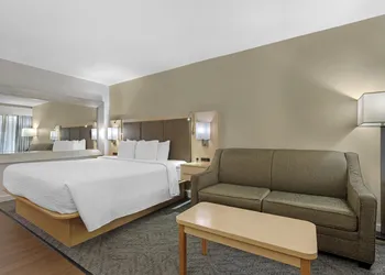 Best Western Plus South Coast Inn hotel thumbnail 6