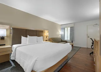 Best Western Plus South Coast Inn hotel thumbnail 8