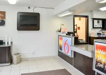 Motel 6 Toledo, OH hotel thumbnail 2