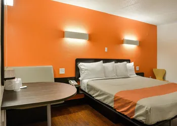 Motel 6 Toledo, OH hotel thumbnail 6