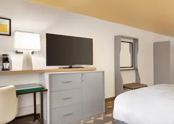 Holiday Inn Houston Intercontinental Airport by IHG hotel thumbnail 4
