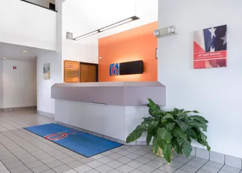 Motel 6 Dallas, TX - Northeast hotel thumbnail 4