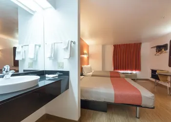 Motel 6 Dallas, TX - Northeast hotel thumbnail 8
