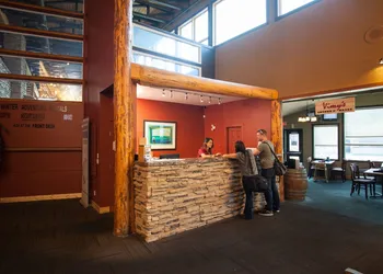 Waterton Lakes Lodge Resort hotel thumbnail 4