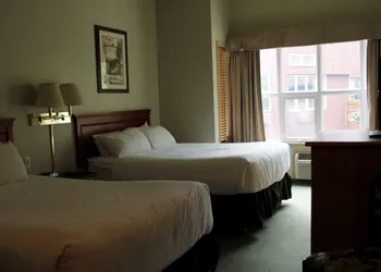 Waterton Lakes Lodge Resort hotel thumbnail 7
