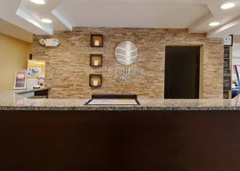 Comfort Inn Mount Airy hotel thumbnail 3