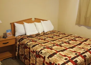 Knights Inn Grand Forks hotel thumbnail 7