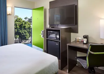 SureStay Hotel by Best Western San Diego Pacific Beach hotel thumbnail 3