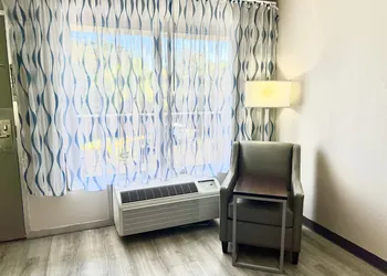 Days Inn by Wyndham Melbourne hotel thumbnail 5