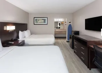 Days Inn by Wyndham Melbourne hotel thumbnail 6