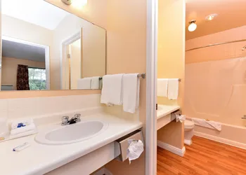 Canadas Best Value Inn Whitecourt hotel thumbnail 6