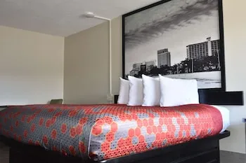 Super 8 by Wyndham Biloxi at the Beach hotel thumbnail 8
