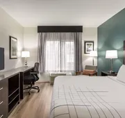 La Quinta Inn & Suites by Wyndham Fairfield - Napa Valley hotel detail image 4