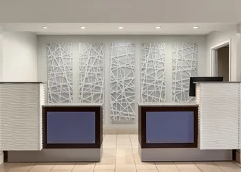 La Quinta Inn & Suites by Wyndham Fairfield - Napa Valley hotel thumbnail 2