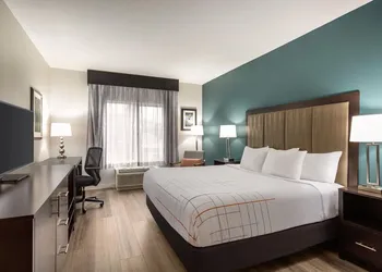 La Quinta Inn & Suites by Wyndham Fairfield - Napa Valley hotel thumbnail 6