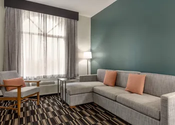 La Quinta Inn & Suites by Wyndham Fairfield - Napa Valley hotel thumbnail 8