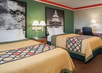Super 8 by Wyndham Little Rock/Otter Creek hotel thumbnail 2