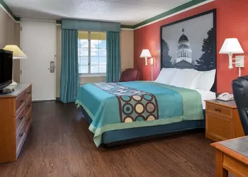 Super 8 by Wyndham Little Rock/Otter Creek hotel thumbnail 5