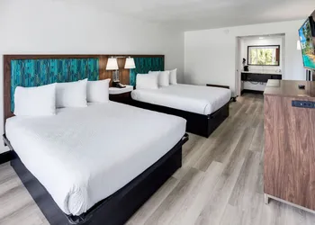 Blu Atlantic Oceanfront Hotel & Suites hotel thumbnail 6