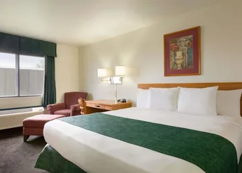 Travelodge by Wyndham Alpine hotel thumbnail 2