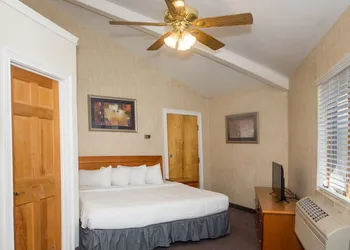 Cedar Park Whirlpool Suites hotel thumbnail 6