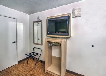 Motel 6 – Colorado Springs, CO – South/Metro Area hotel thumbnail 4