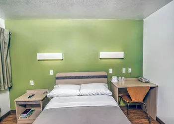 Motel 6 – Colorado Springs, CO – South/Metro Area hotel thumbnail 5