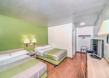 Motel 6 – Colorado Springs, CO – South/Metro Area hotel thumbnail 6