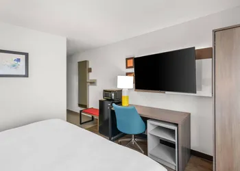 Comfort Inn & Suites Bellevue - Omaha Offutt AFB hotel thumbnail 4