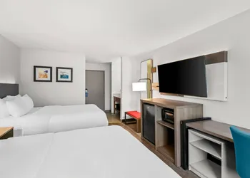 Comfort Inn & Suites Bellevue - Omaha Offutt AFB hotel thumbnail 5