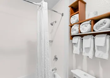 Comfort Inn & Suites Bellevue - Omaha Offutt AFB hotel thumbnail 6