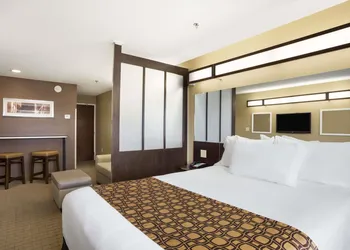 Microtel Inn & Suites by Wyndham Cambridge hotel thumbnail 6