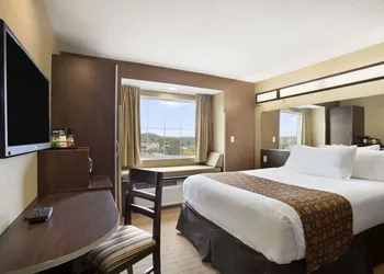 Microtel Inn & Suites by Wyndham Cambridge hotel thumbnail 7