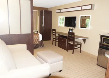 Microtel Inn & Suites by Wyndham Cambridge hotel thumbnail 8