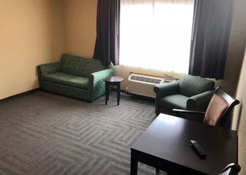 Super 8 by Wyndham LaGrande hotel thumbnail 4