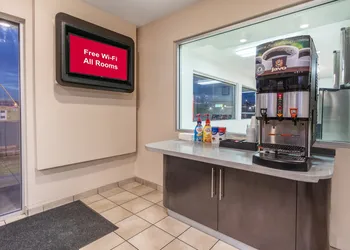 Red Roof Inn Phoenix - Midtown hotel thumbnail 5