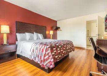 Red Roof Inn Phoenix - Midtown hotel thumbnail 7
