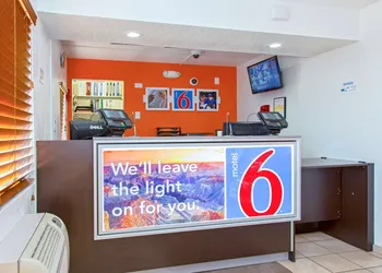 Motel 6 Phoenix, AZ - Airport - 24th Street hotel thumbnail 2