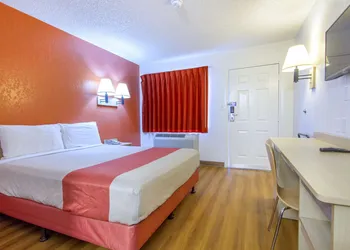 Motel 6 Phoenix, AZ - Airport - 24th Street hotel thumbnail 4