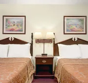 Super 8 by Wyndham Chaska hotel detail image 4