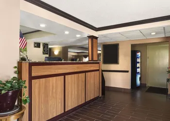 Super 8 by Wyndham Taylor/Detroit Area hotel thumbnail 3