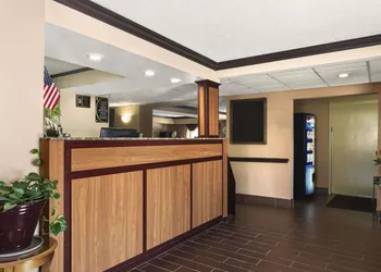 Super 8 by Wyndham Taylor/Detroit Area hotel thumbnail 3