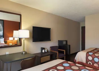 Super 8 by Wyndham Taylor/Detroit Area hotel thumbnail 5