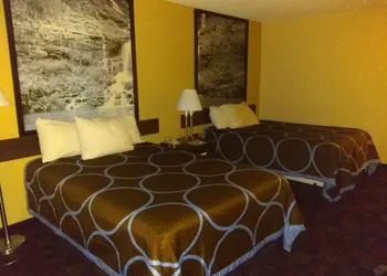 Super 8 by Wyndham Boonville hotel thumbnail 8
