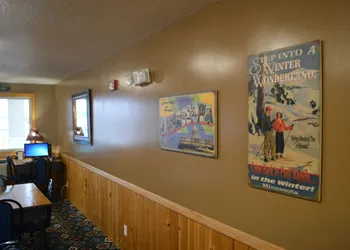Super 8 by Wyndham Park Rapids hotel thumbnail 6