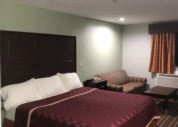 Texas Inn & Suites hotel thumbnail 4